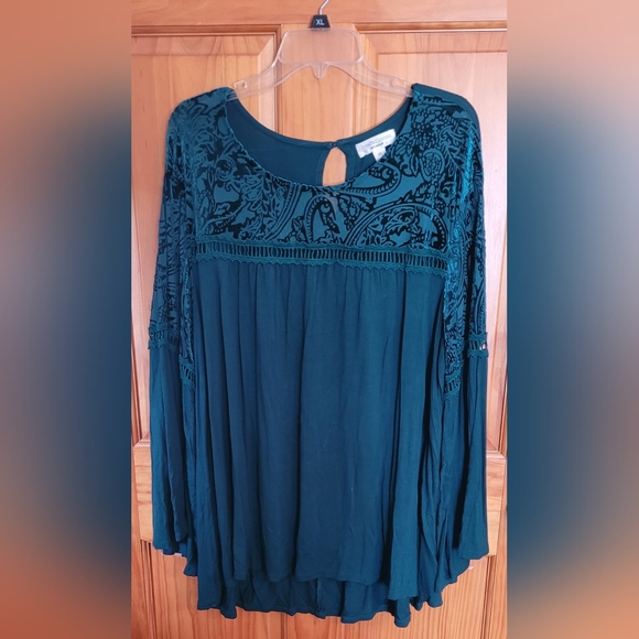 JohnPaulRichard Tops - Women's Size 2X John Paul Richard Blouse With Velvet Detail